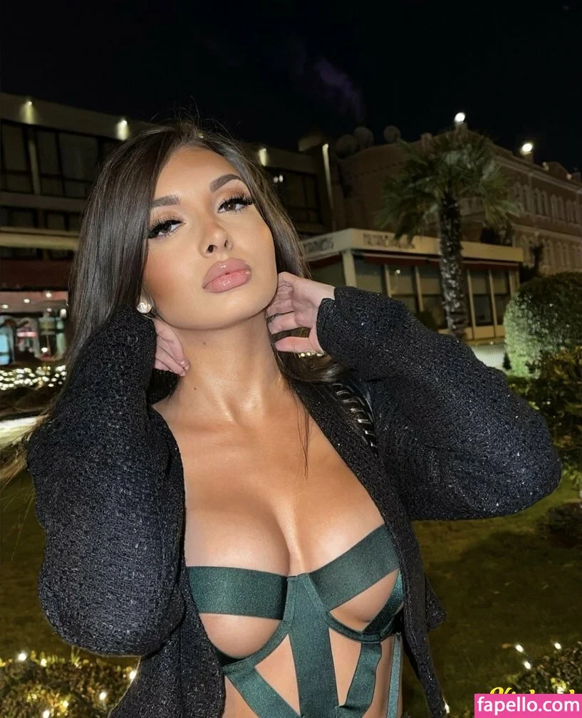 Adriannalinnaa Onlyfans Photo Gallery 