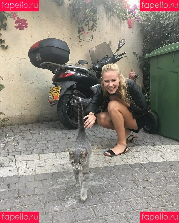 Danika Yarosh Onlyfans Photo Gallery 