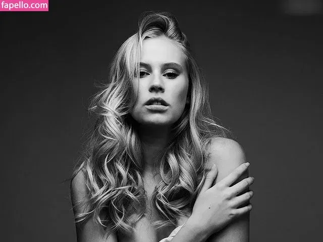 Danika Yarosh Onlyfans Photo Gallery 