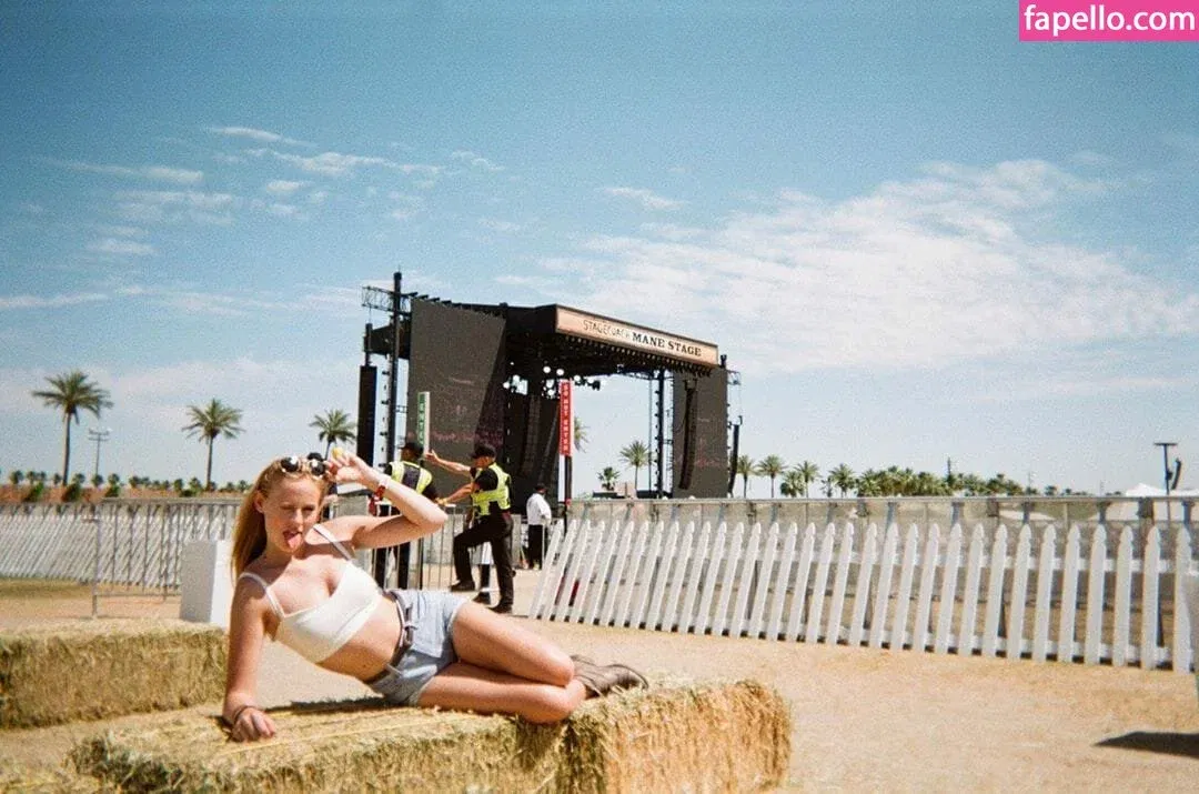 Danika Yarosh Onlyfans Photo Gallery 