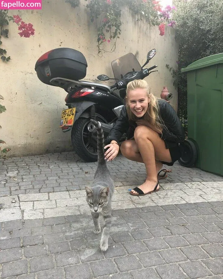 Danika Yarosh Onlyfans Photo Gallery 