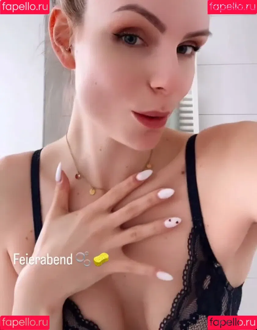 Kira Karambole Onlyfans Photo Gallery 