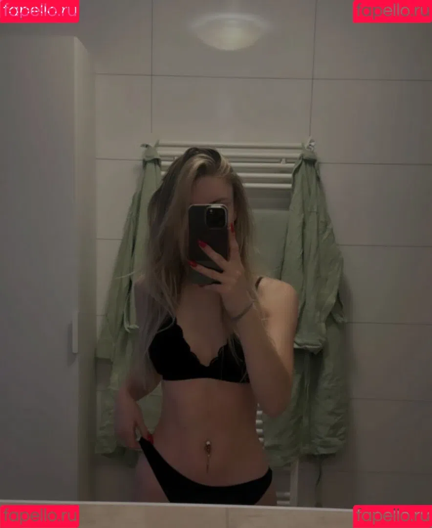 Kira Karambole Onlyfans Photo Gallery 