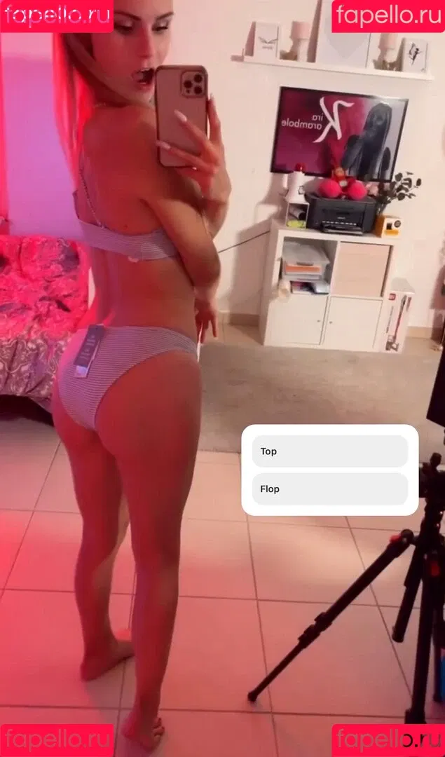Kira Karambole Onlyfans Photo Gallery 