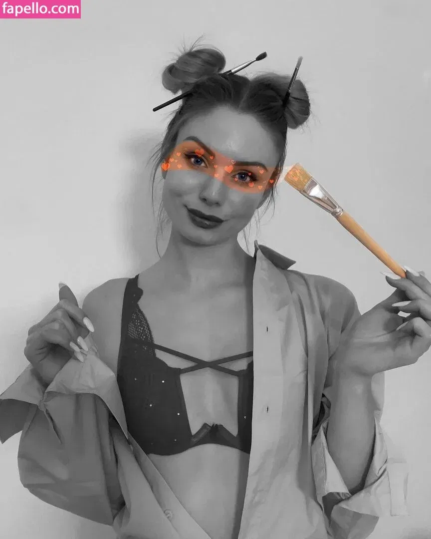 Kira Karambole Onlyfans Photo Gallery 