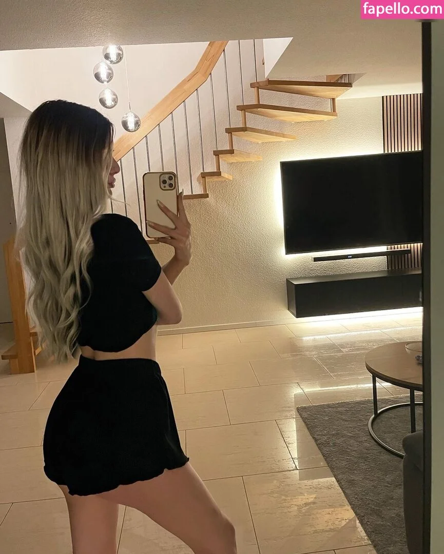 Kira Karambole Onlyfans Photo Gallery 