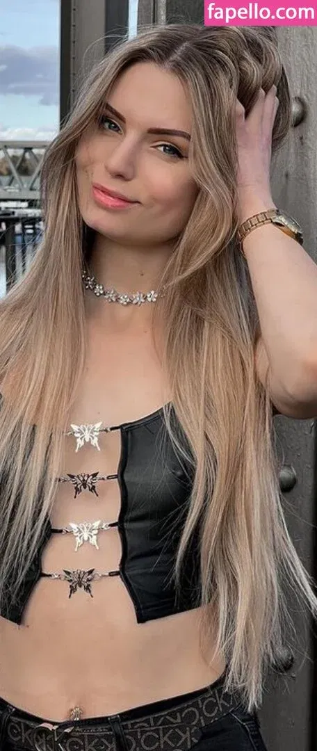 Kira Karambole Onlyfans Photo Gallery 