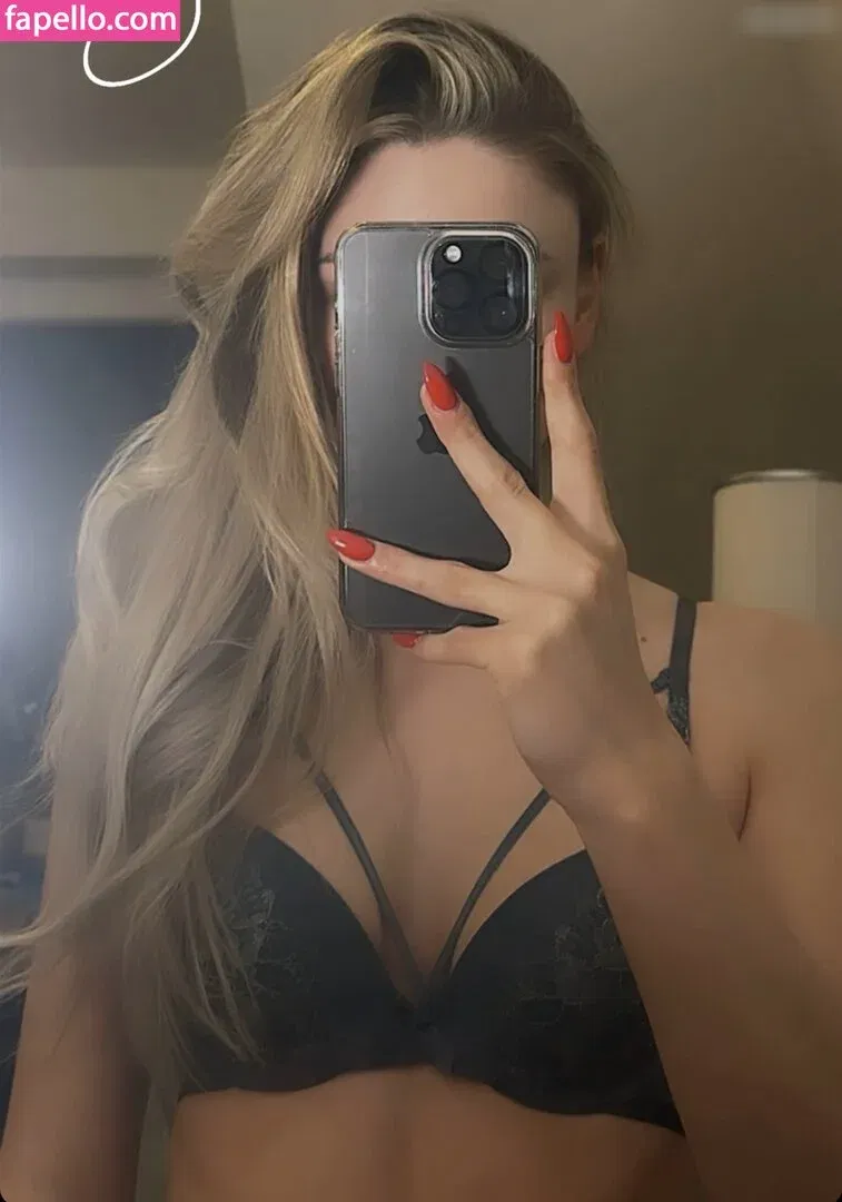 Kira Karambole Onlyfans Photo Gallery 