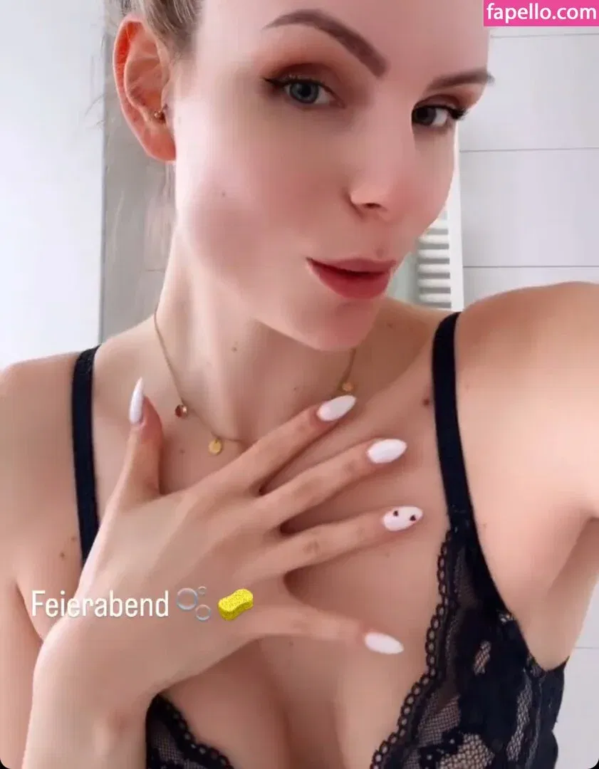 Kira Karambole Onlyfans Photo Gallery 