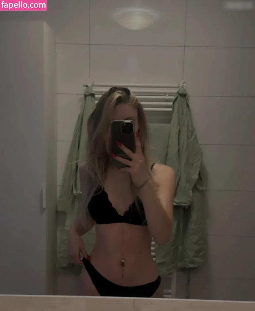 Kira Karambole Onlyfans Photo Gallery 