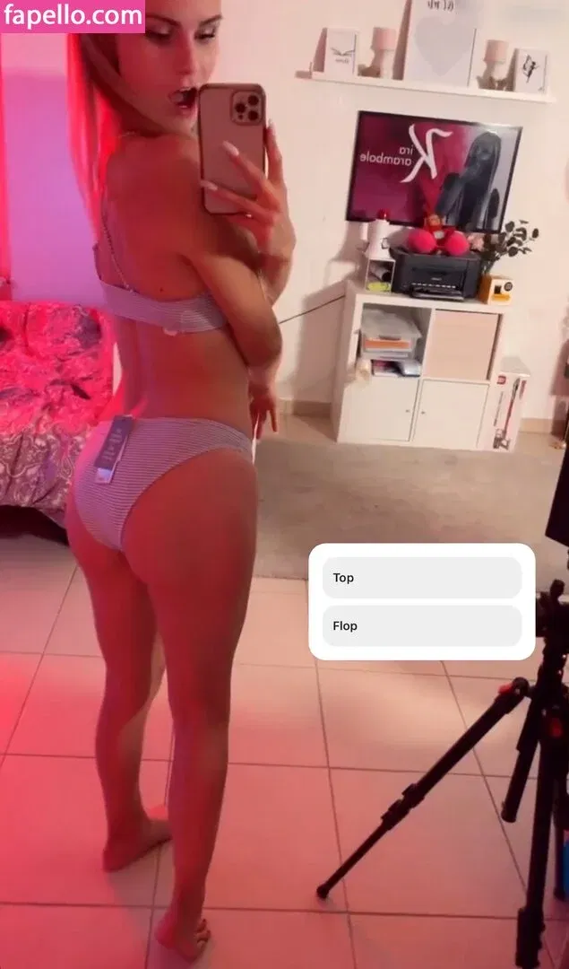 Kira Karambole Onlyfans Photo Gallery 