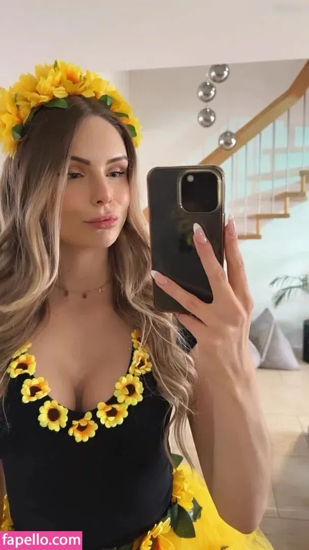 Kira Karambole Onlyfans Photo Gallery 