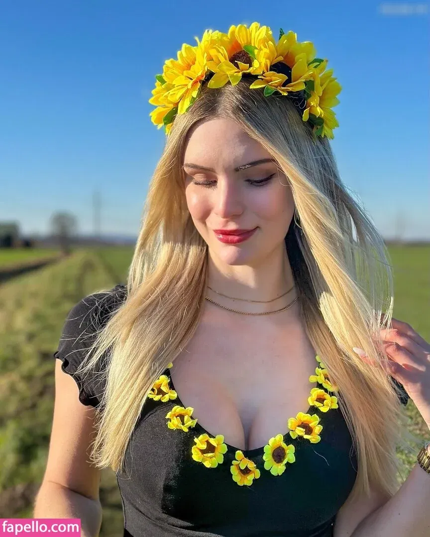 Kira Karambole Onlyfans Photo Gallery 