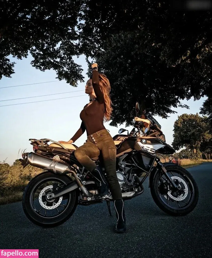 Lvcia / Hyrula Onlyfans Photo Gallery 