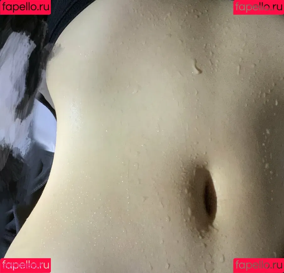 Belly Button Onlyfans Photo Gallery 