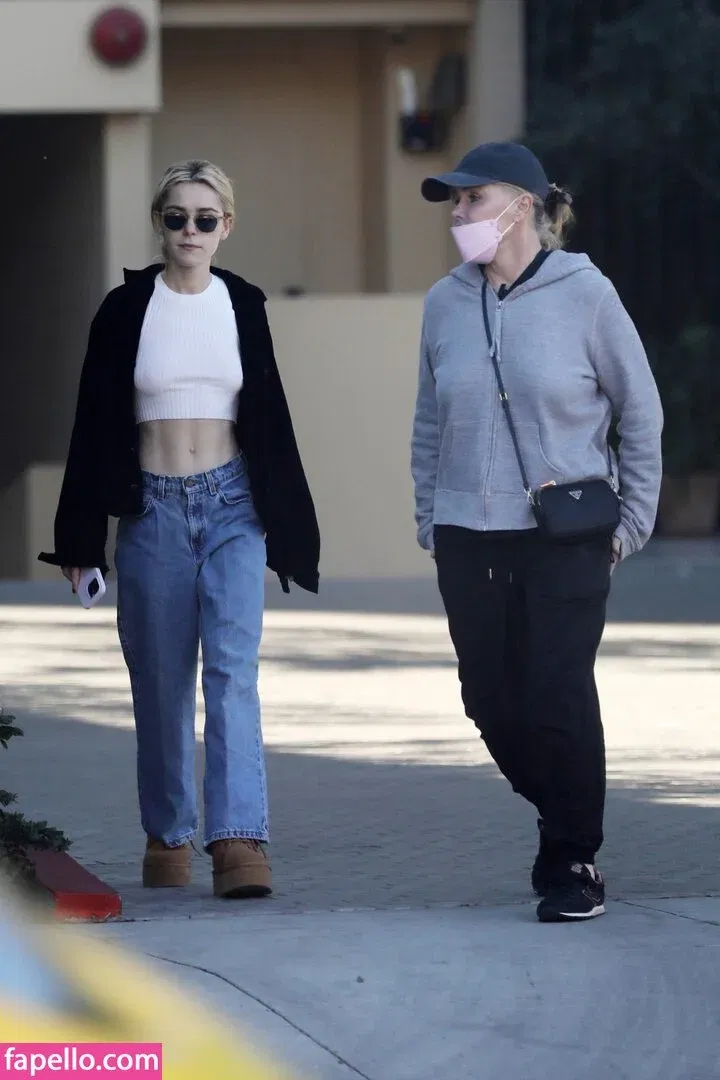 Belly Button Onlyfans Photo Gallery 