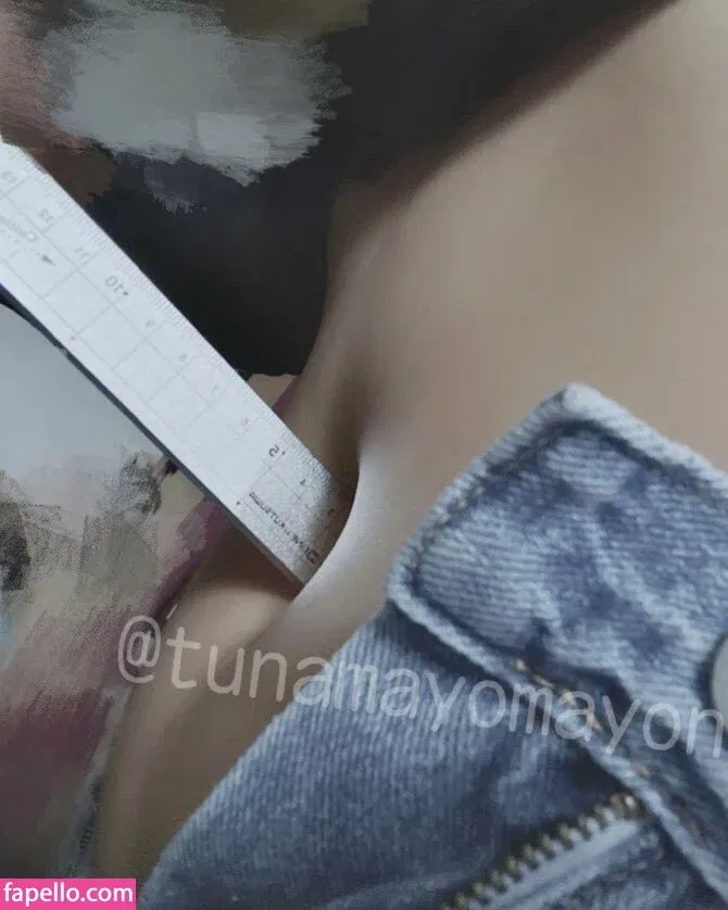 Belly Button Onlyfans Photo Gallery 