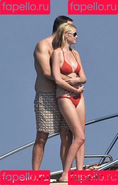 Lara Stone Onlyfans Photo Gallery 