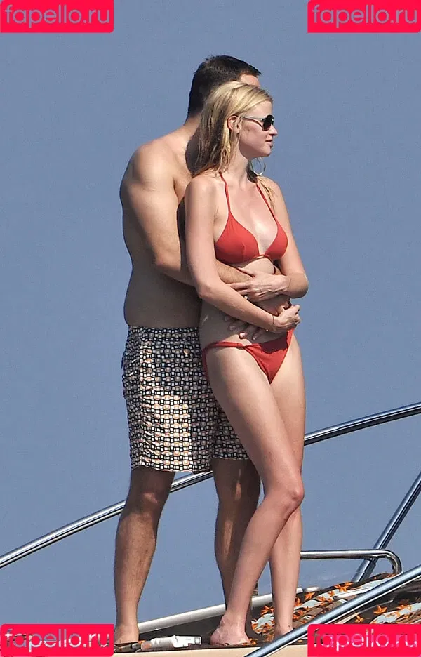 Lara Stone Onlyfans Photo Gallery 