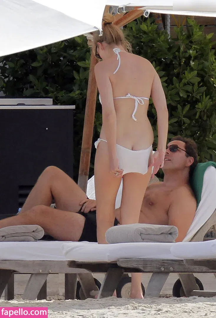 Lara Stone Onlyfans Photo Gallery 