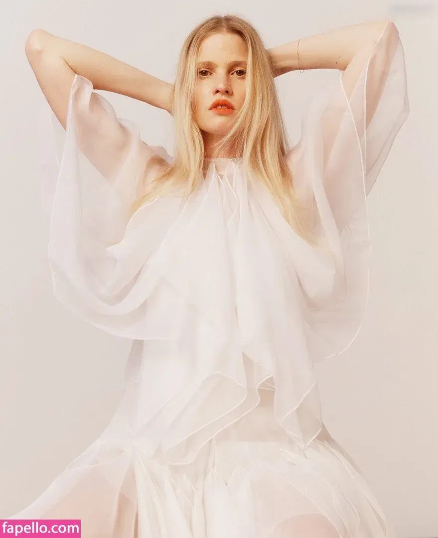 Lara Stone Onlyfans Photo Gallery 