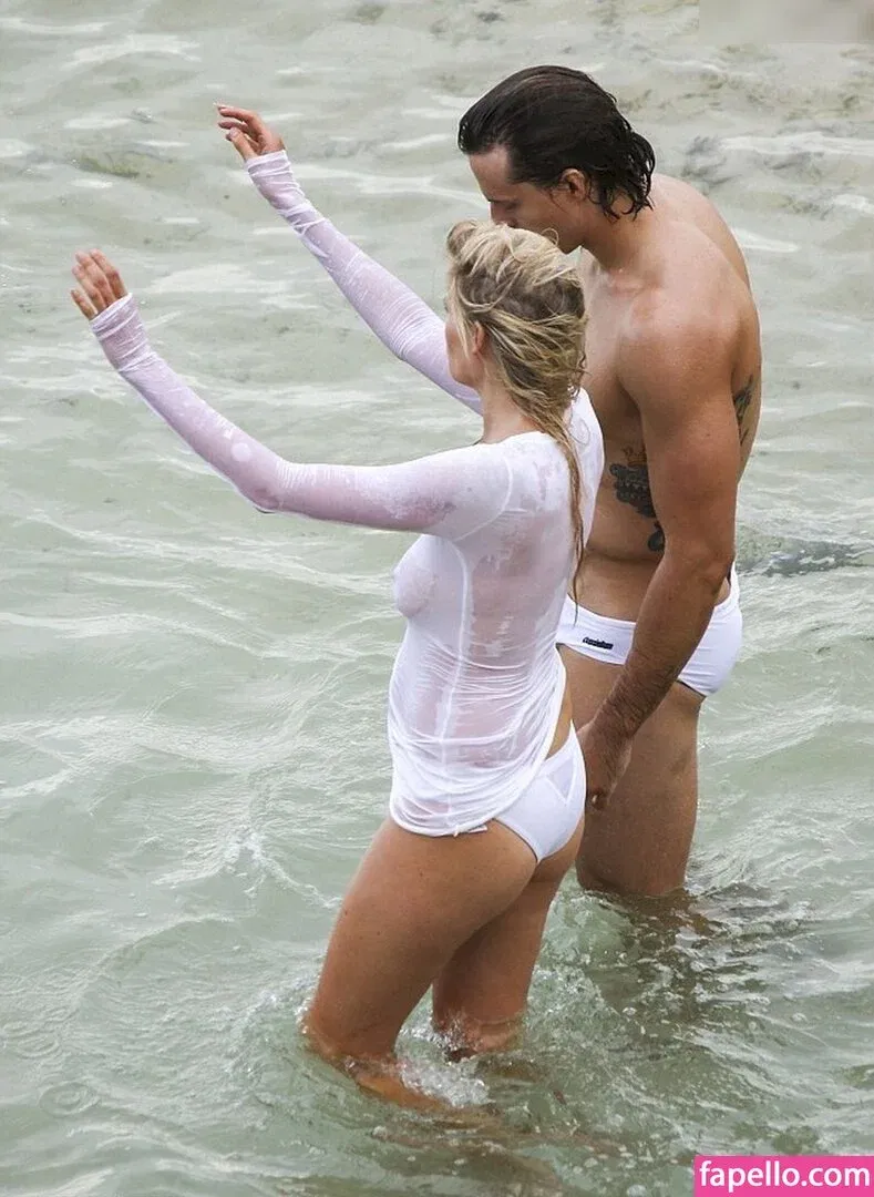 Lara Stone Onlyfans Photo Gallery 