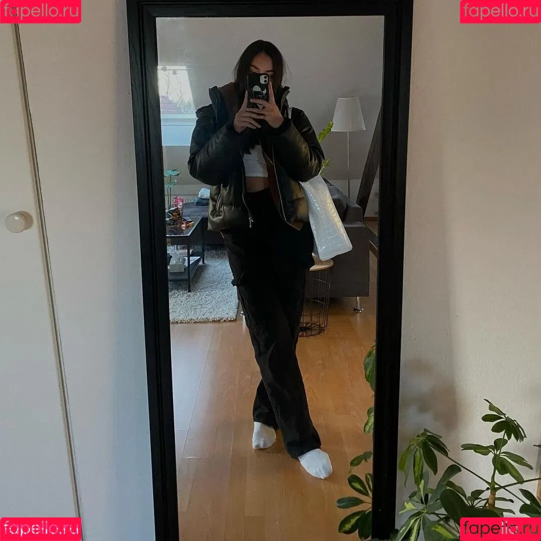 Lara Held Onlyfans Photo Gallery 