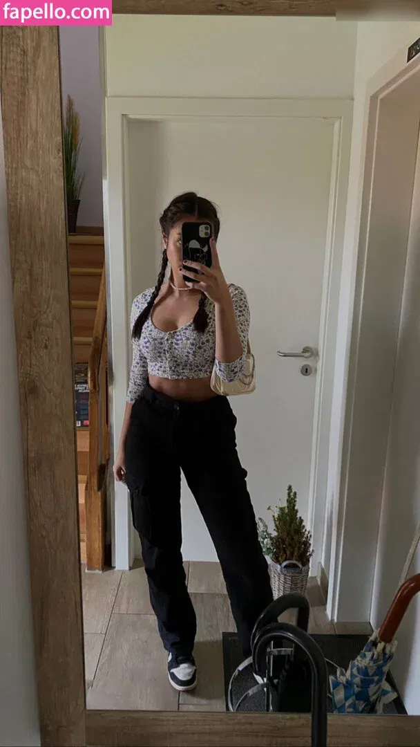 Lara Held Onlyfans Photo Gallery 