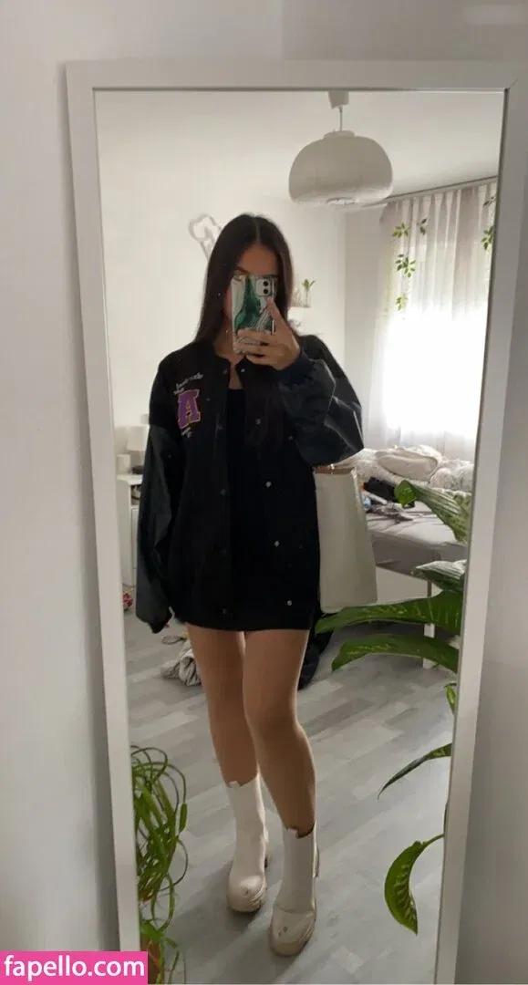 Lara Held Onlyfans Photo Gallery 