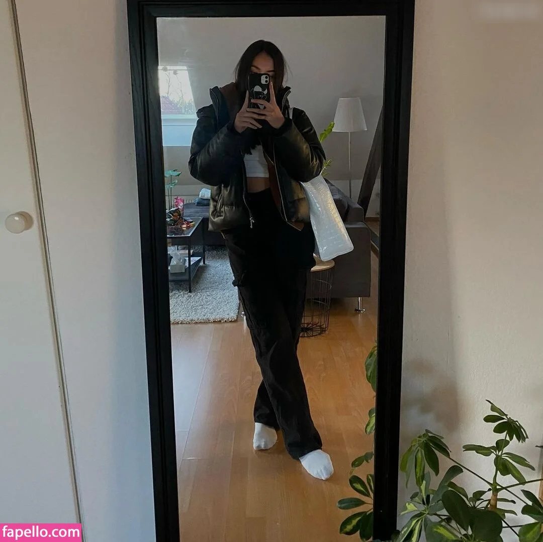 Lara Held Onlyfans Photo Gallery 