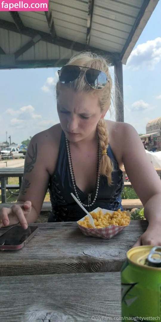 naughtyvettech Onlyfans Photo Gallery 