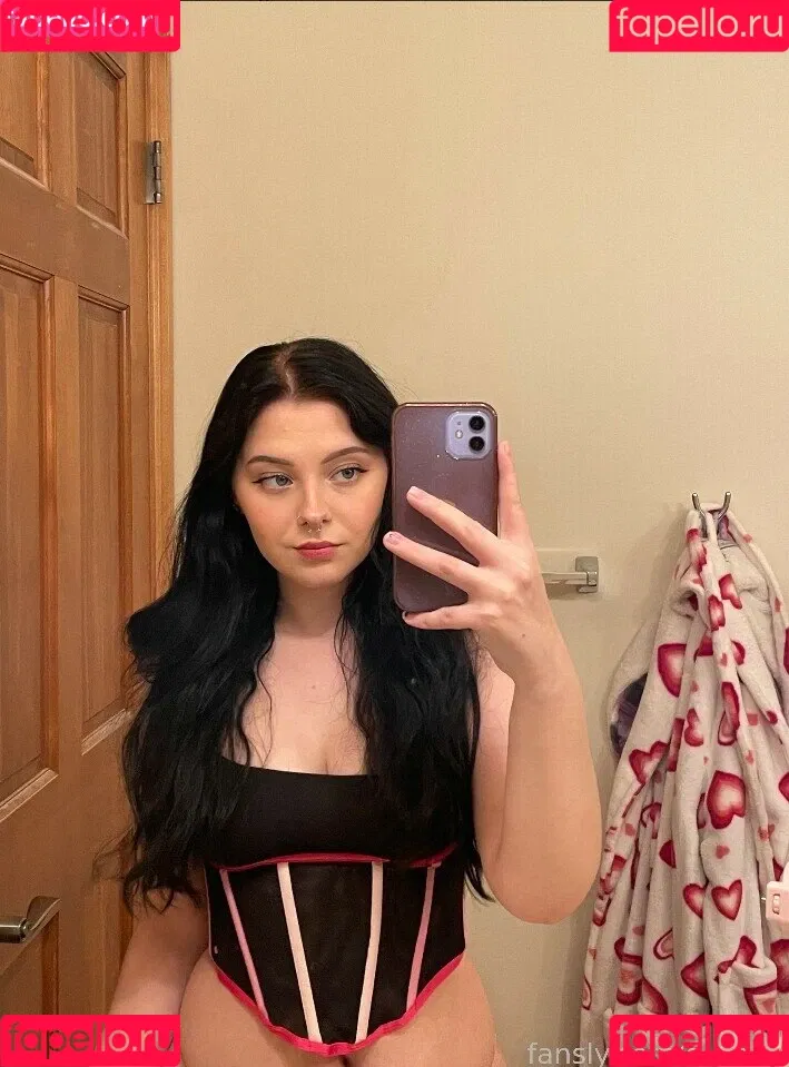 BabyDana Onlyfans Photo Gallery 