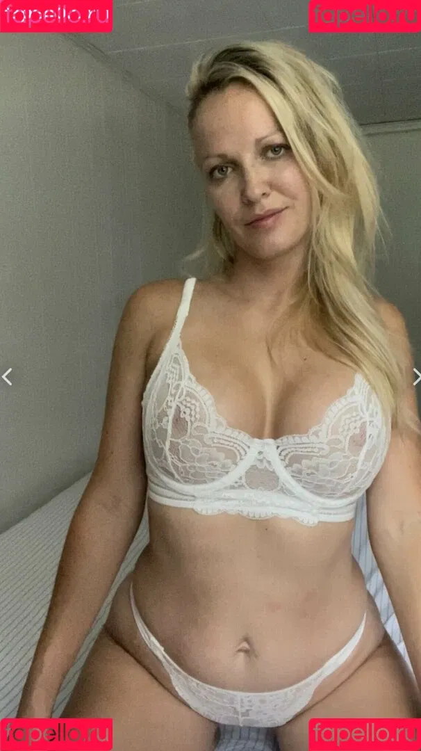 Blonde Goddess Onlyfans Photo Gallery 