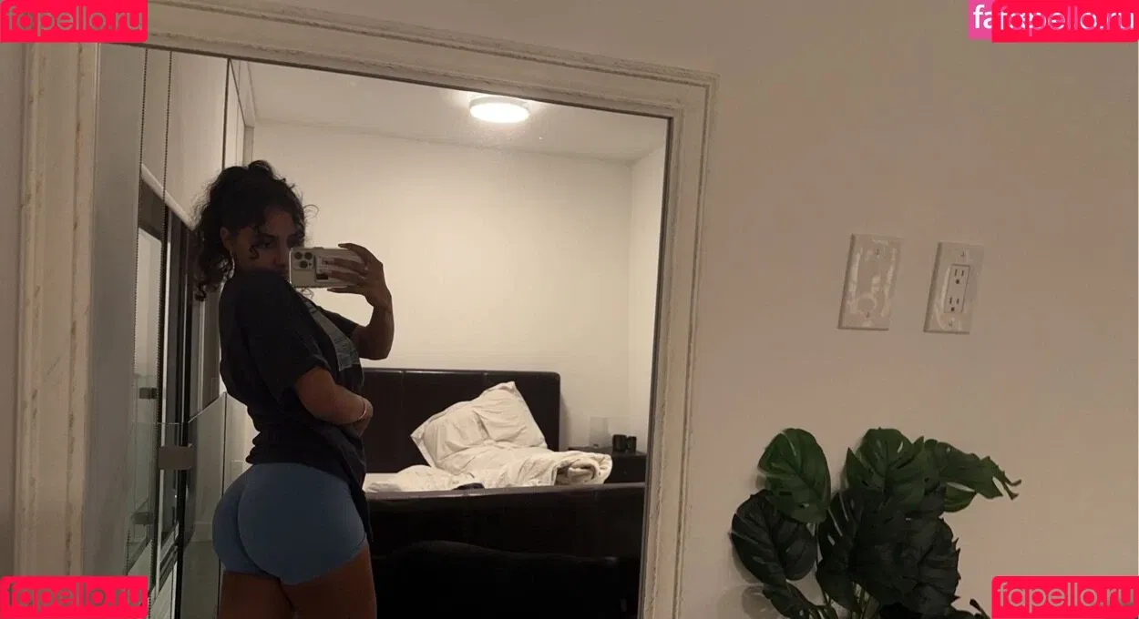 kareenabachra Onlyfans Photo Gallery 