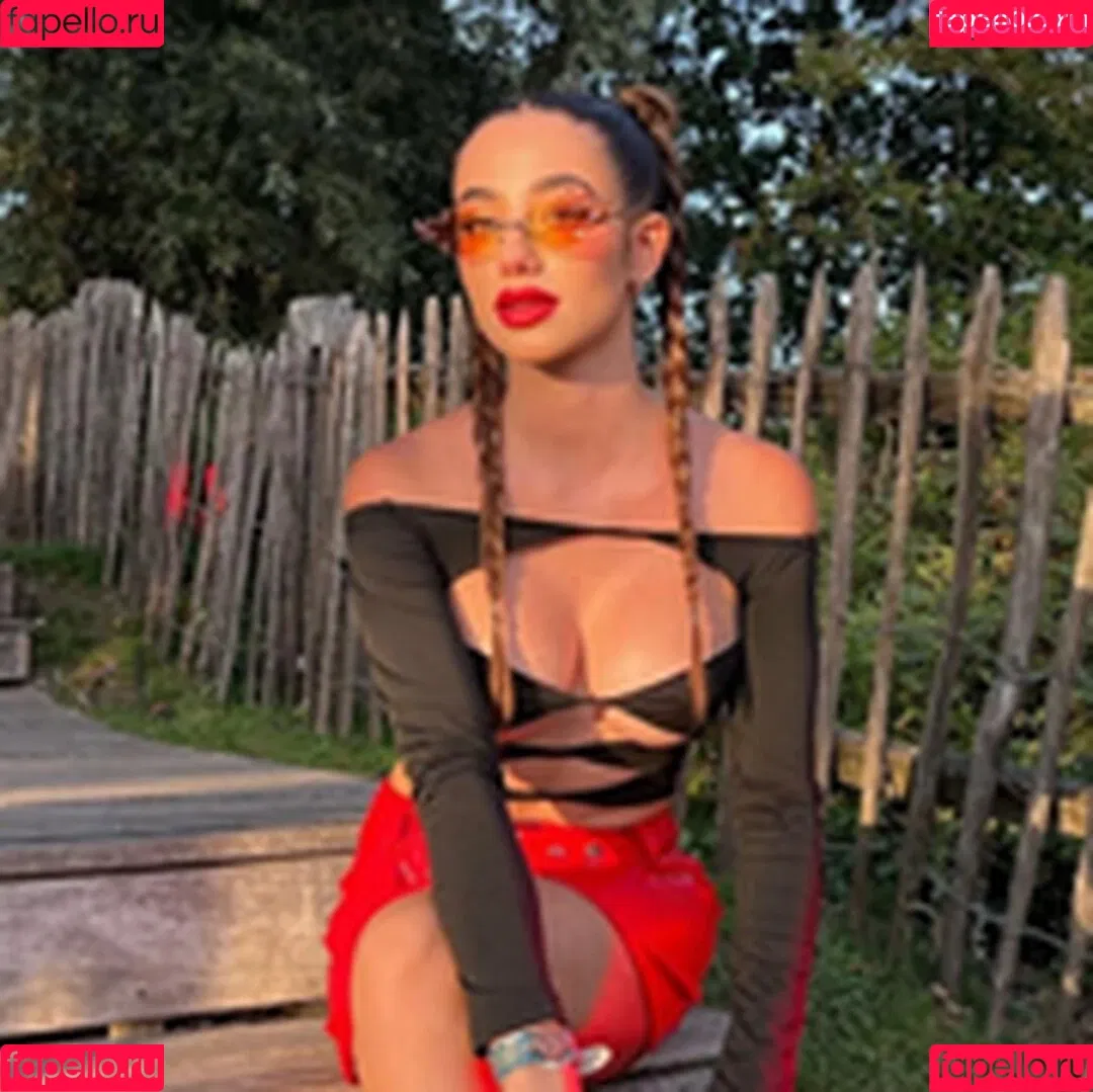Lola Lolita Onlyfans Photo Gallery 