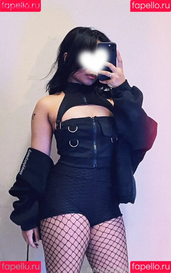 SleepyFairyMary Onlyfans Photo Gallery 