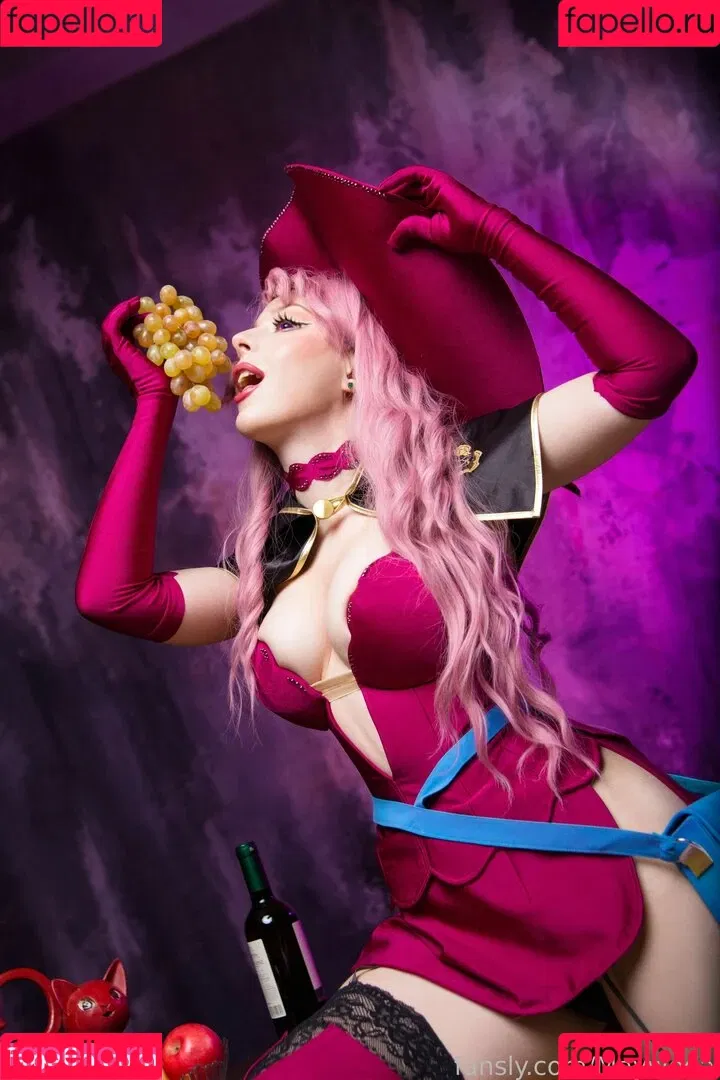 Mayweda Cosplay Onlyfans Photo Gallery 