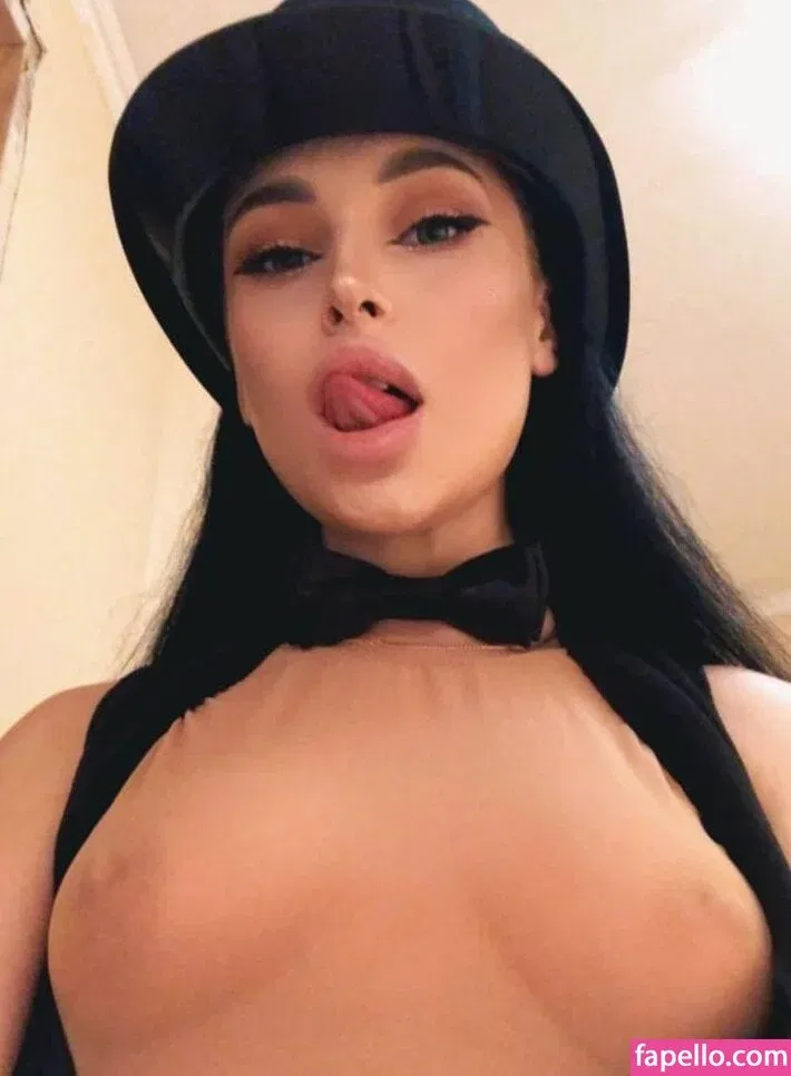 VulgarCat Onlyfans Photo Gallery 