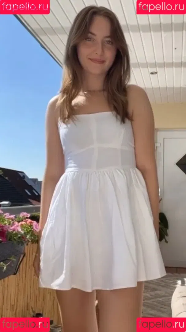 Christinexxe Onlyfans Photo Gallery 