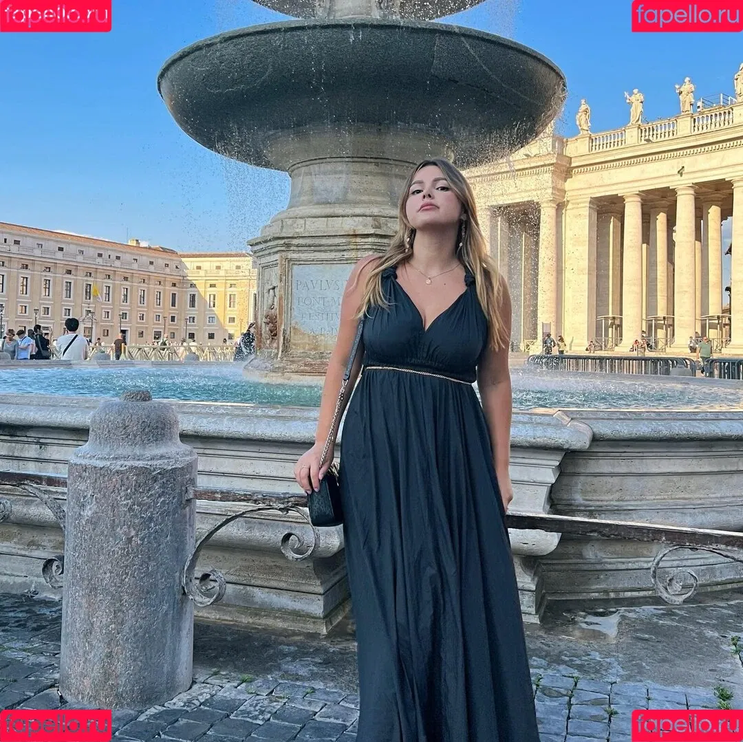 DonaSpock Onlyfans Photo Gallery 