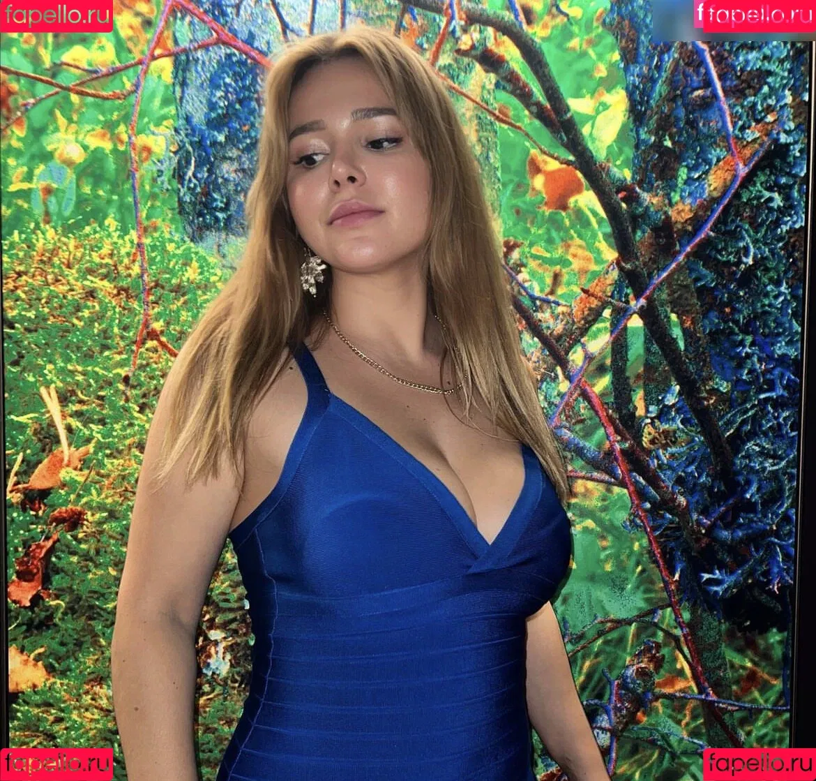 DonaSpock Onlyfans Photo Gallery 