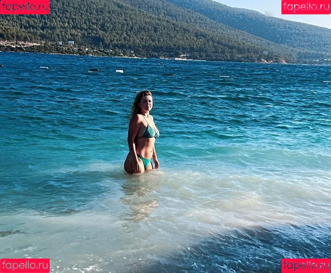 DonaSpock Onlyfans Photo Gallery 