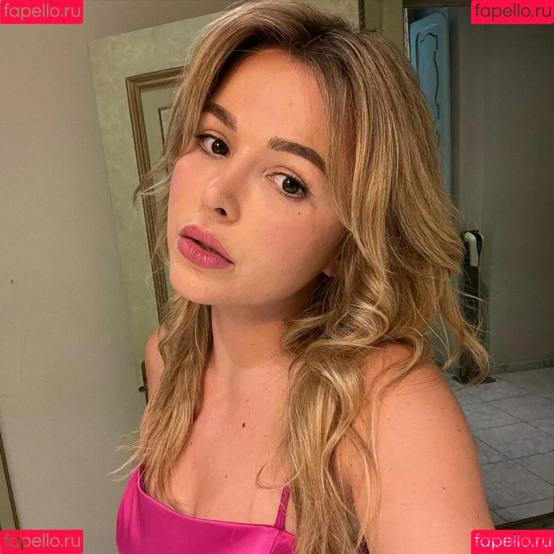 DonaSpock Onlyfans Photo Gallery 