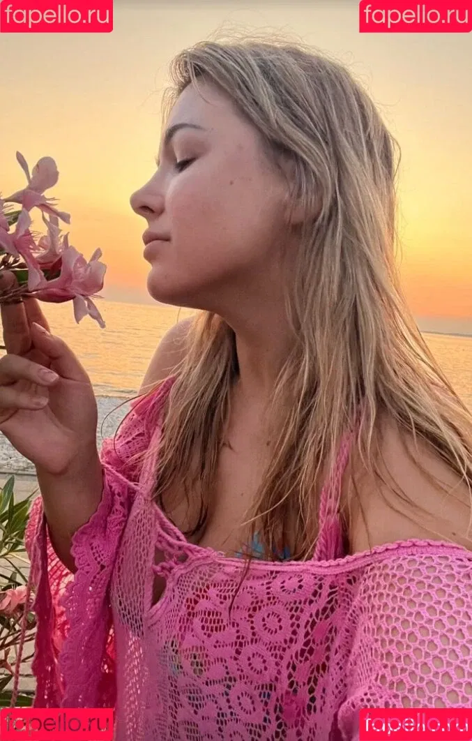 DonaSpock Onlyfans Photo Gallery 