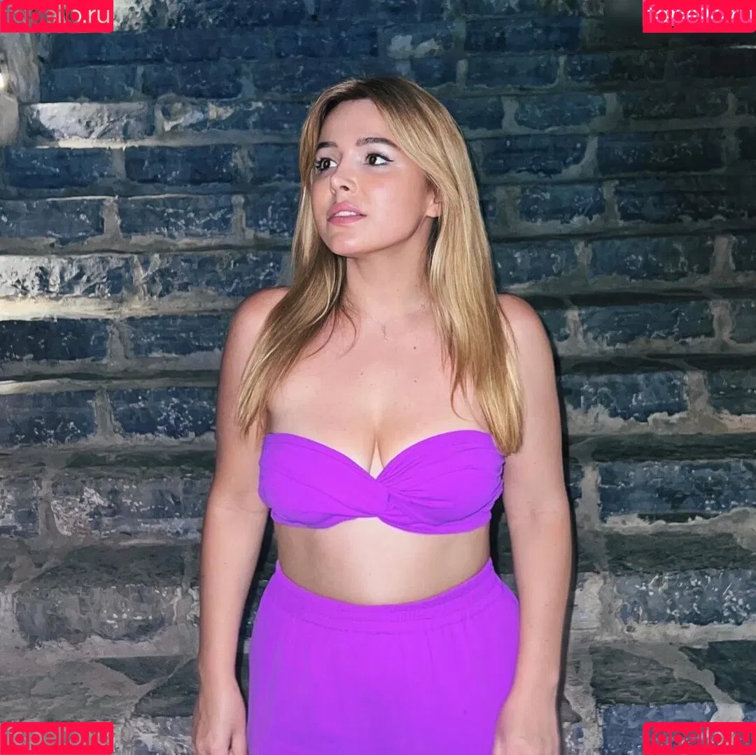 DonaSpock Onlyfans Photo Gallery 