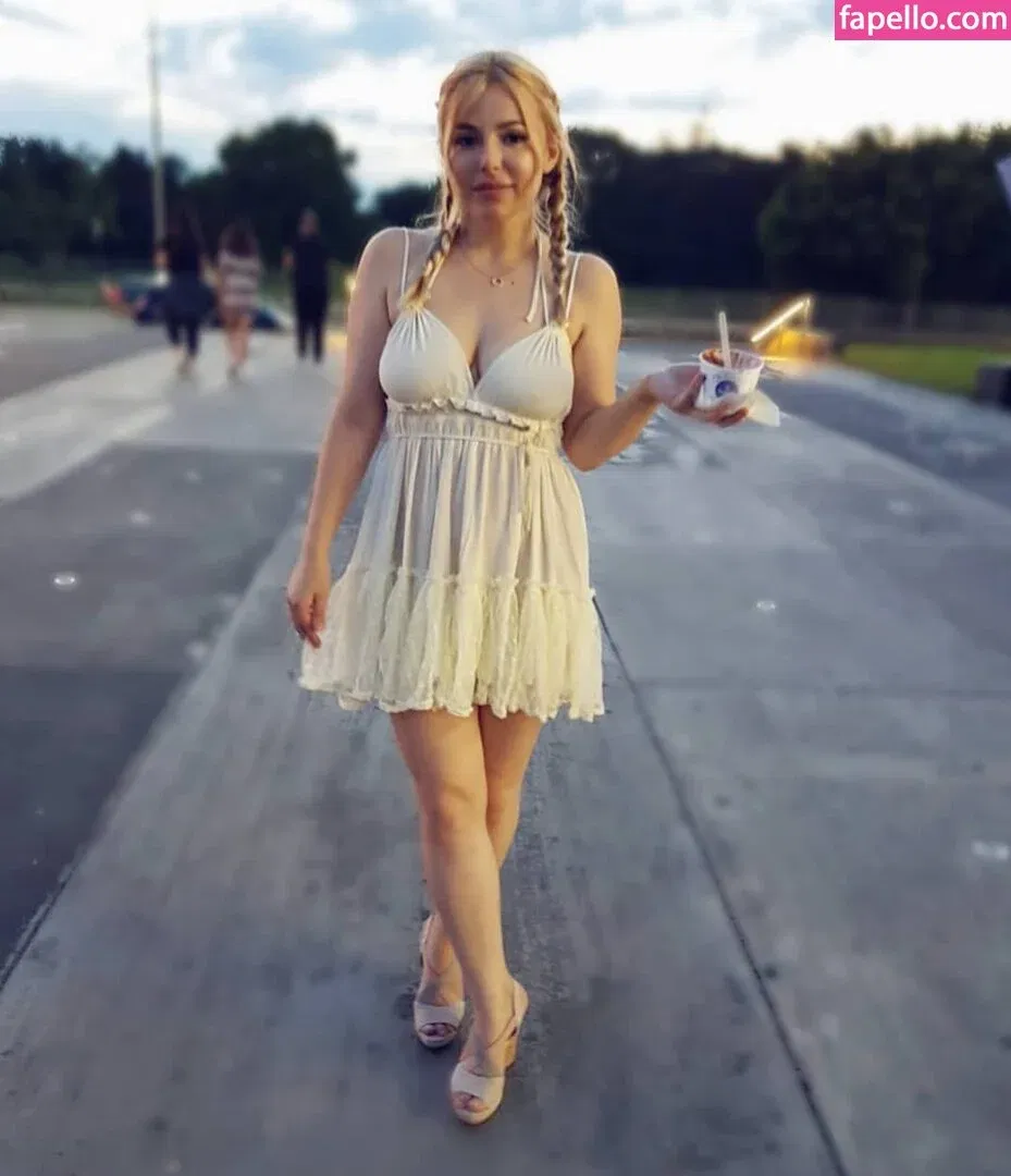 DonaSpock Onlyfans Photo Gallery 