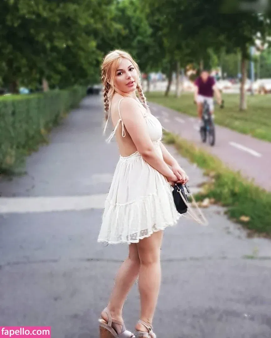 DonaSpock Onlyfans Photo Gallery 