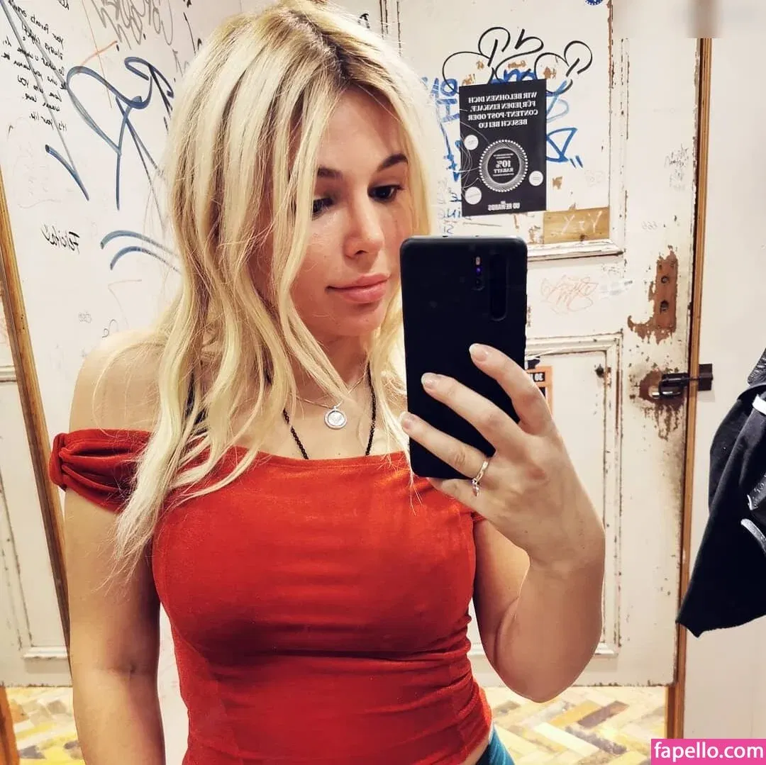 DonaSpock Onlyfans Photo Gallery 