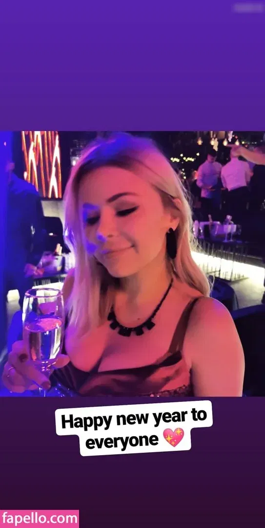 DonaSpock Onlyfans Photo Gallery 