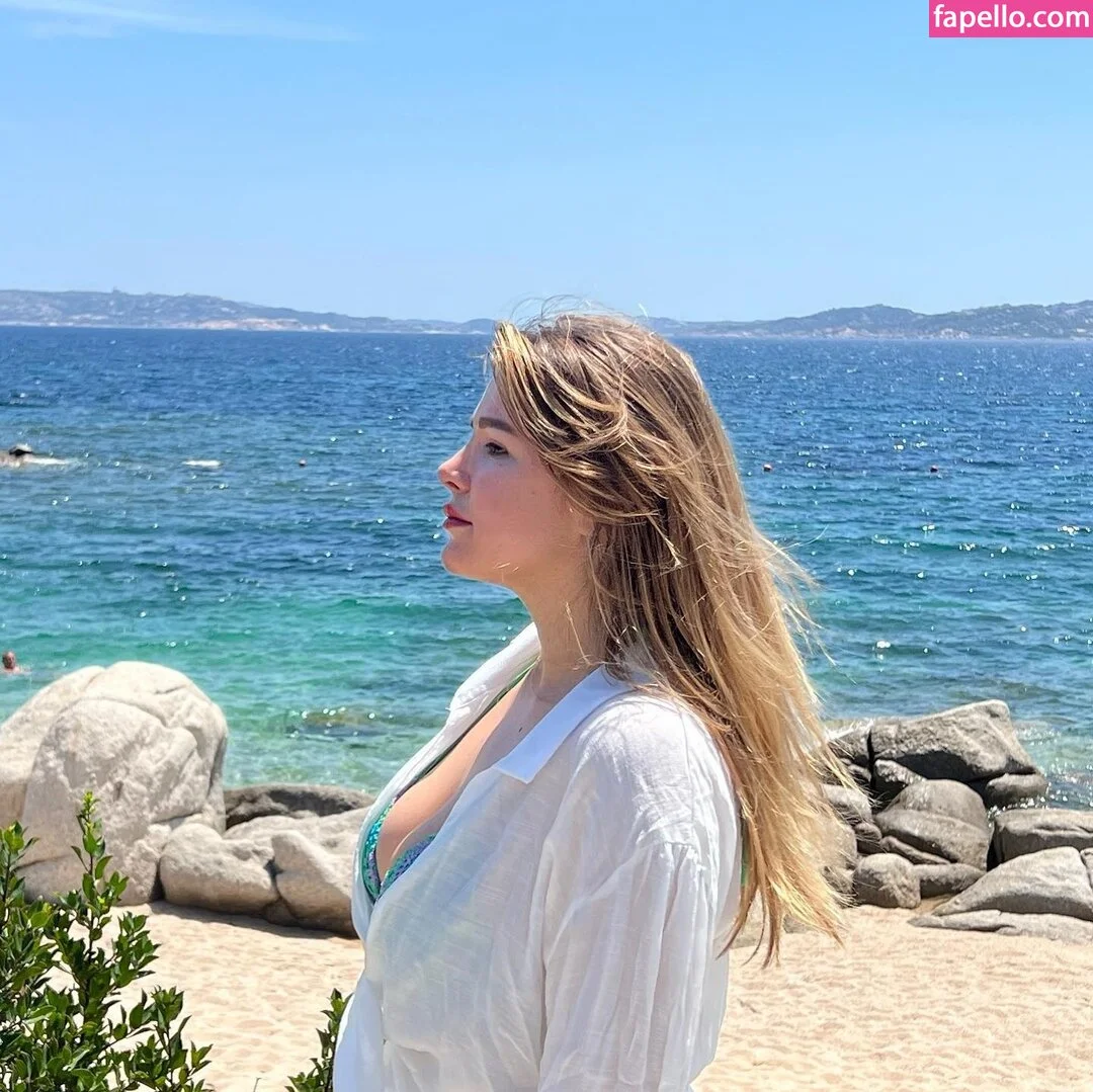 DonaSpock Onlyfans Photo Gallery 